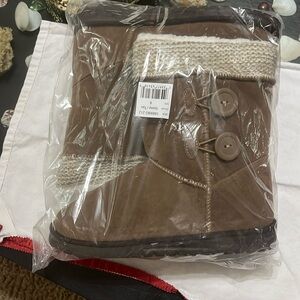 Muk Luks Boots Size 8 -Sill in package